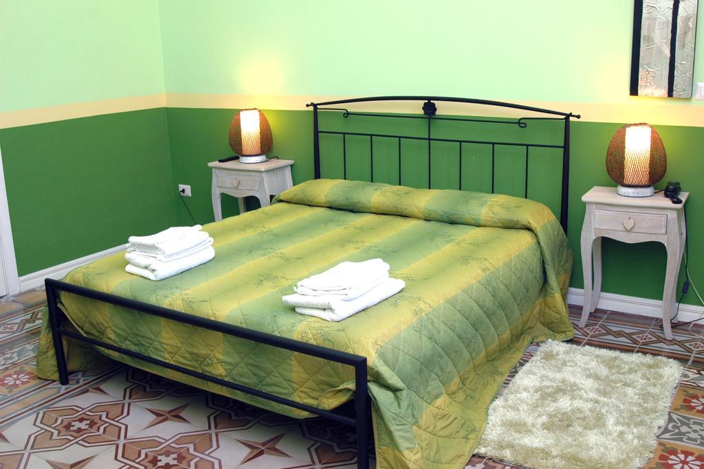 La Naca Della Taranta B&B กาลาตีนา ภายนอก รูปภาพ