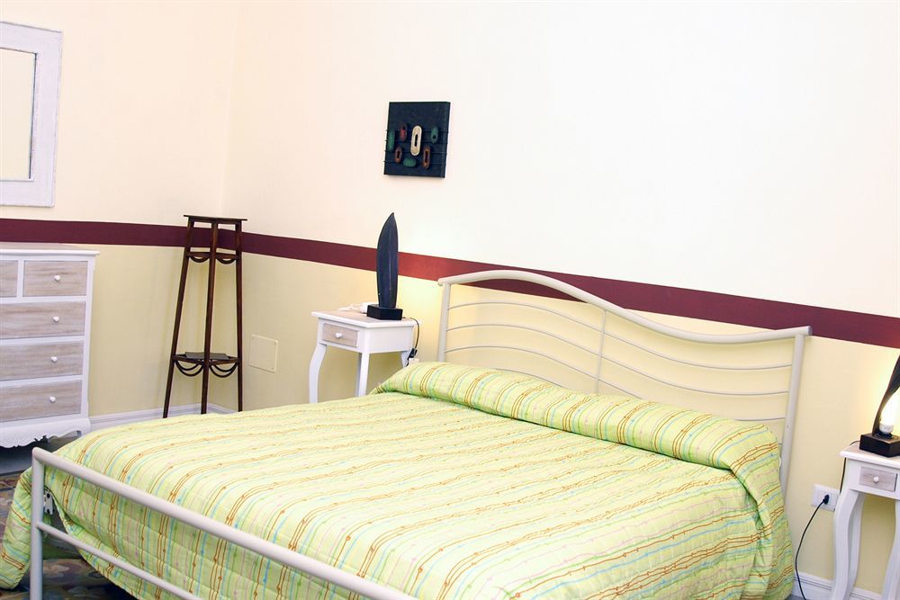 La Naca Della Taranta B&B กาลาตีนา ภายนอก รูปภาพ
