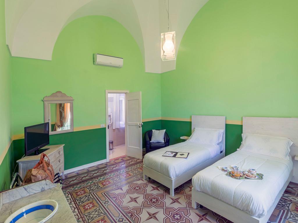 La Naca Della Taranta B&B กาลาตีนา ภายนอก รูปภาพ