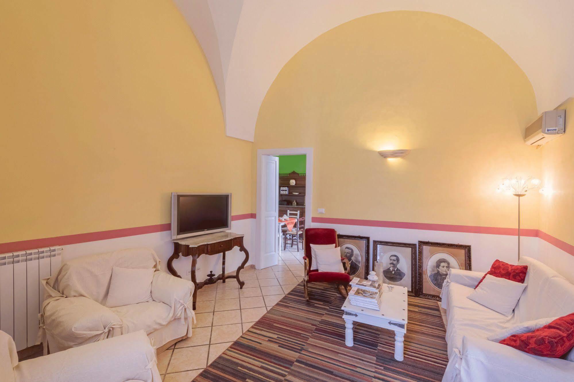 La Naca Della Taranta B&B กาลาตีนา ภายนอก รูปภาพ