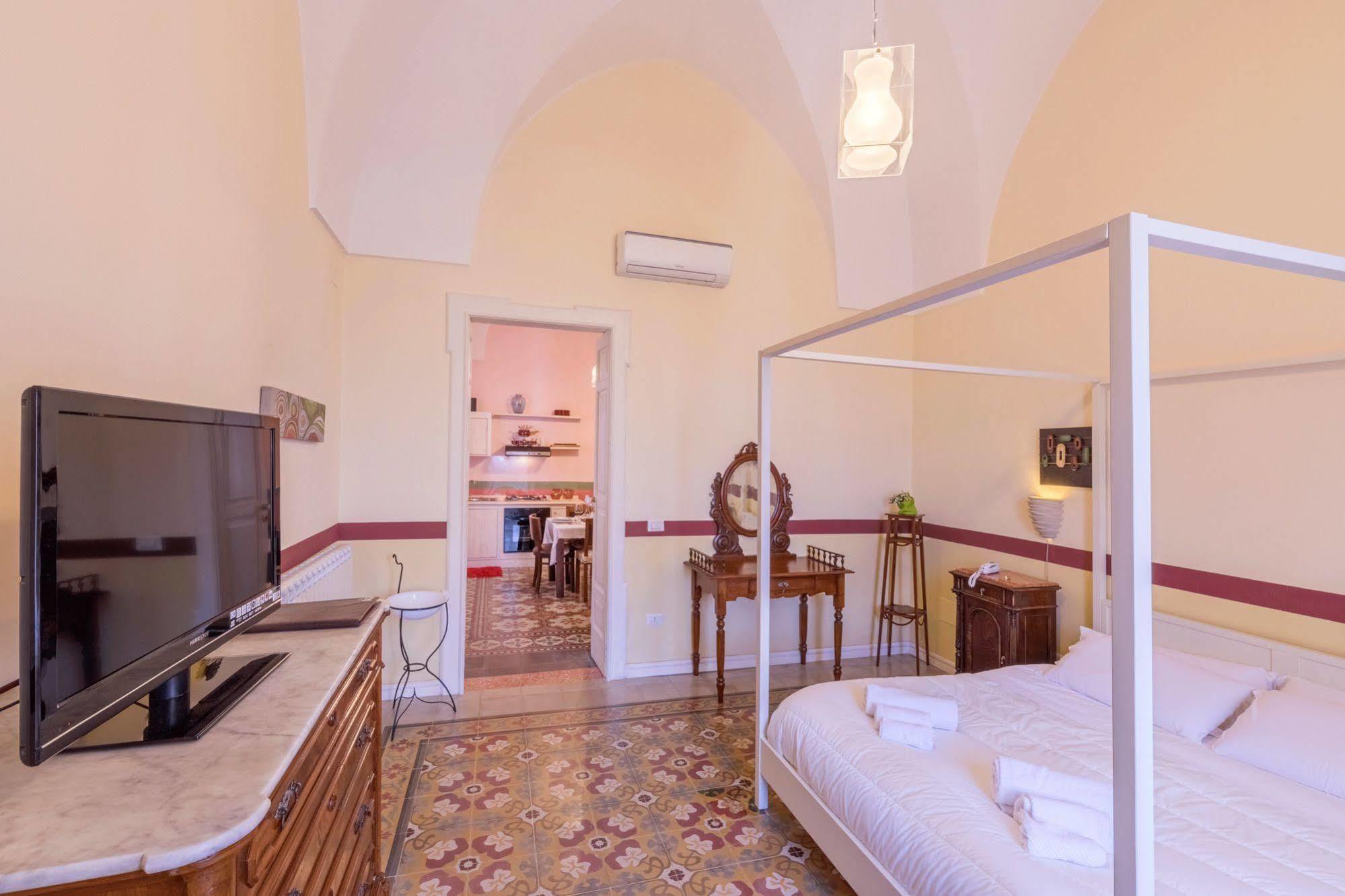 La Naca Della Taranta B&B กาลาตีนา ภายนอก รูปภาพ